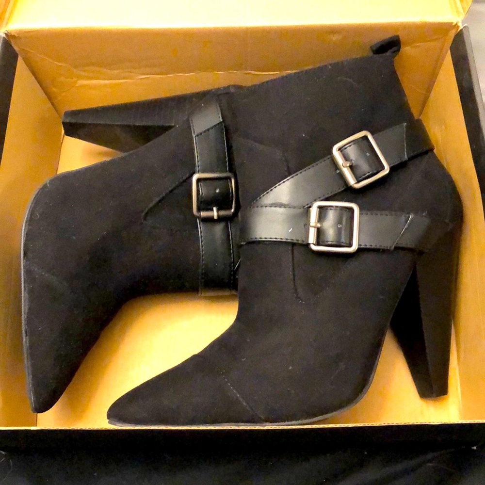 NWT LE CHATEAU BOOTS 👢🔥🔥🔥
